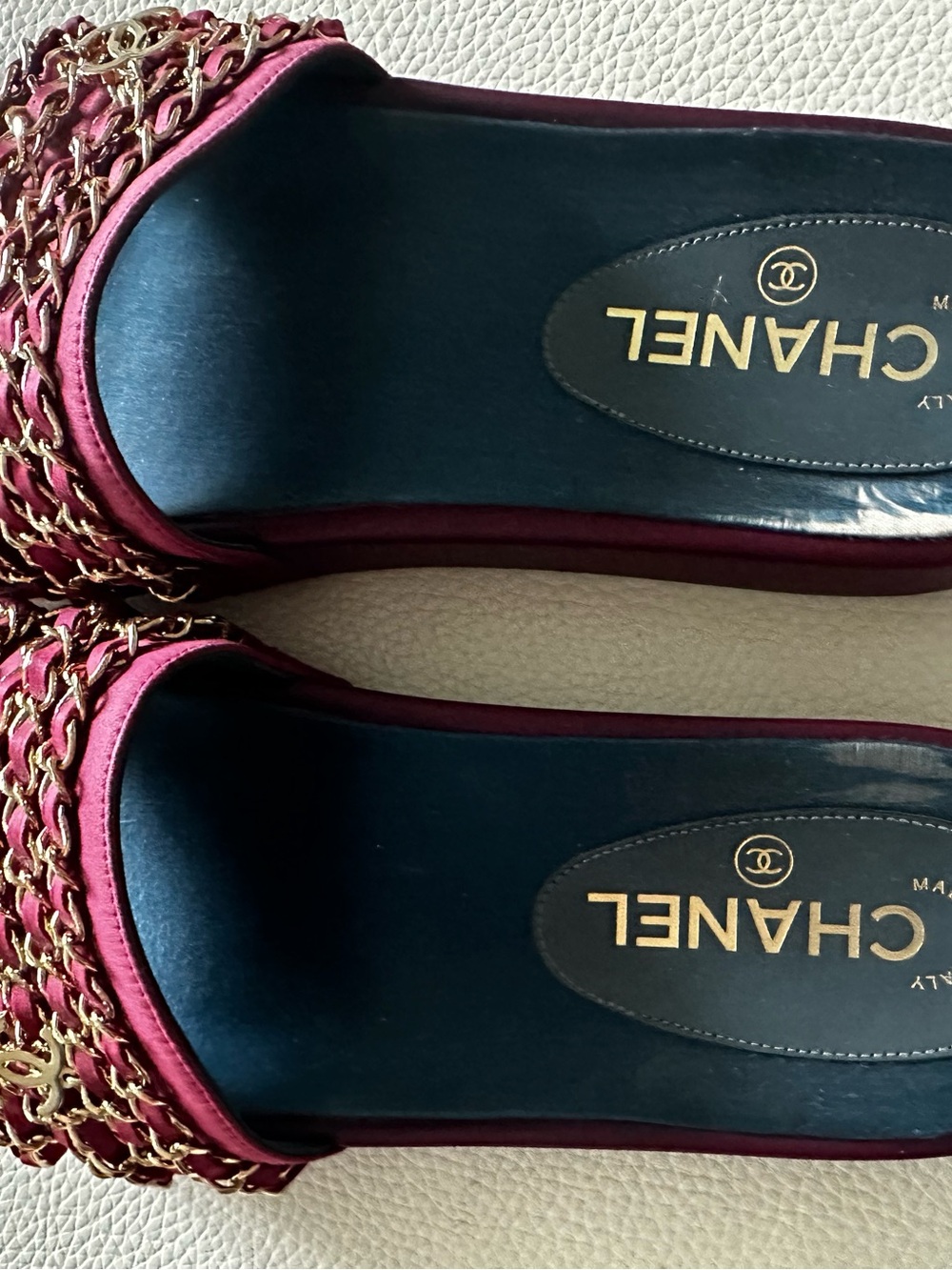Chanel Gold Chain Tropiconic CC Slides in Dark Fuschia- Size EU 39 - Picture 9 of 13
